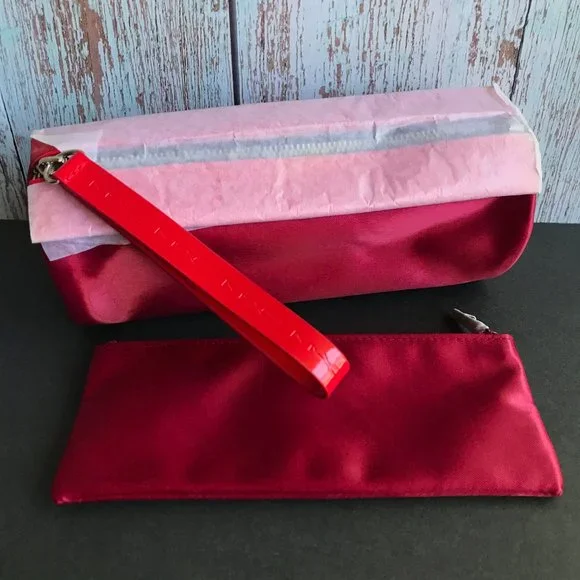 MAC Adoring Carmine Holiday Special Edition Brushes and Cosmetic Bags Set 💋❤️ - Picture 8 of 10